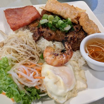 Anh Thu 2 - Pork chop rice with 7 toppings - Vietnamese Near Me - Worcester, Massachusetts