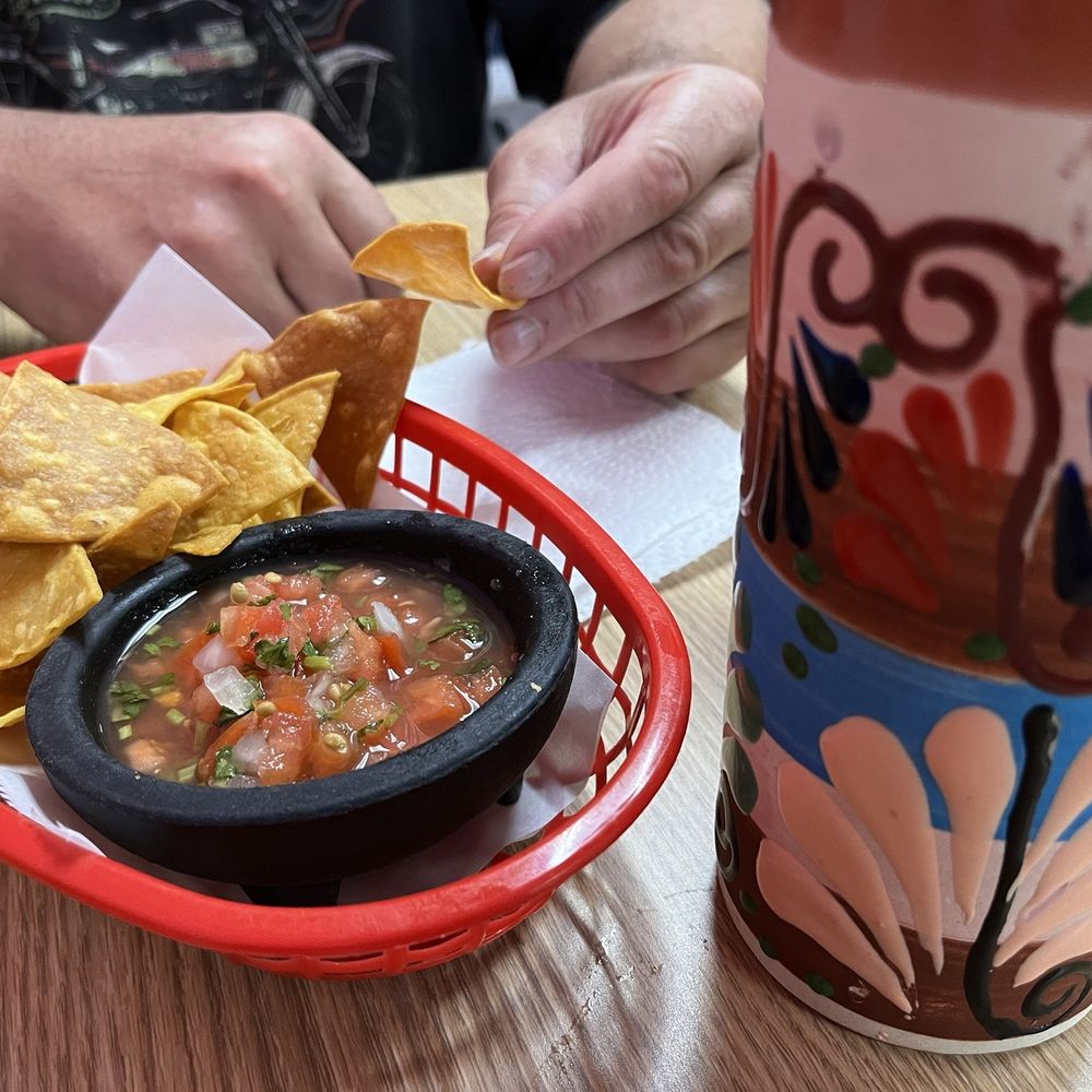 Las Flores Mexican - Chips and salsa...also prettiest water cups! - Mexican Near Me - Miami, Florida