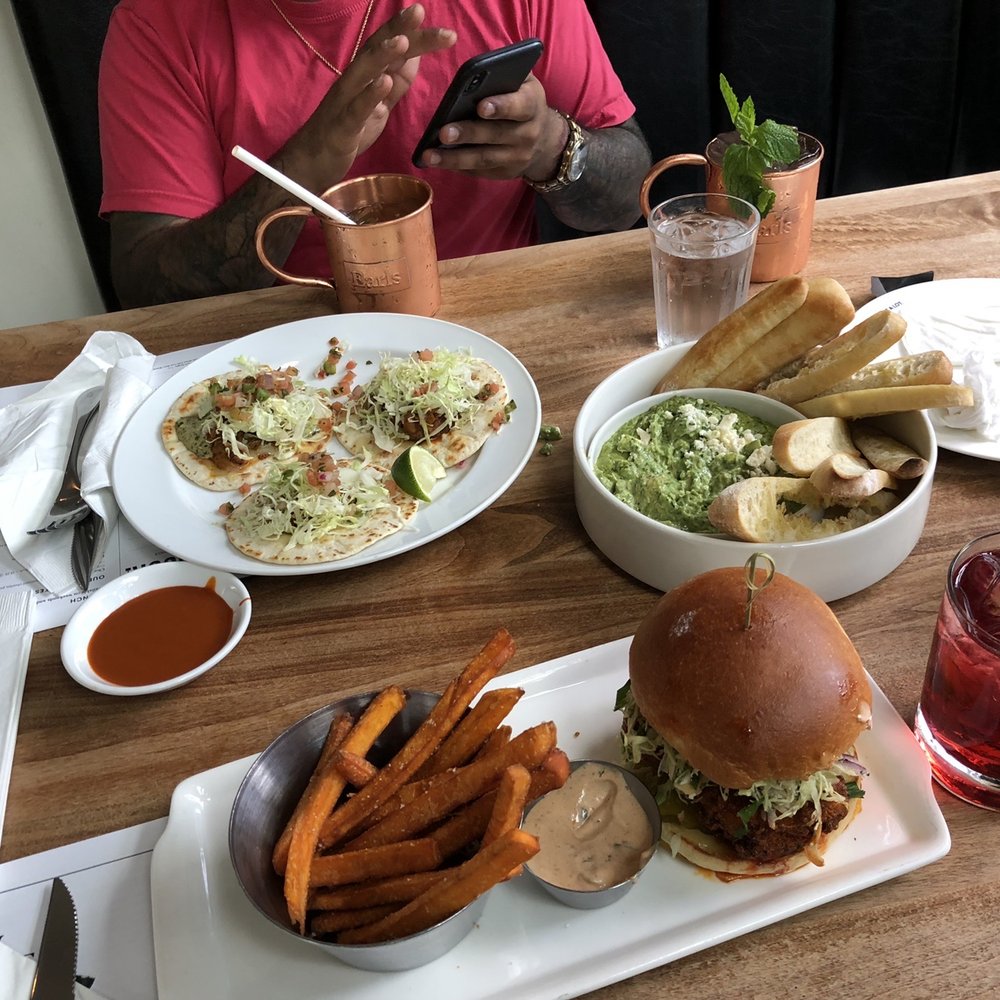 Earls Kitchen + Bar - Canadian (New) Near Me - Vancouver, British Columbia