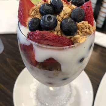 Broken Yolk Cafe - Berry Yogurt - Breakfast & Brunch Near Me - Fullerton, California