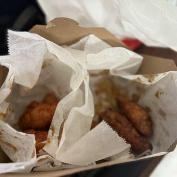 Bonchon - 6-piece wings (half-soy garlic (right)/half-yangyeom (left)) - Chicken Wings Near Me - Smyrna, Georgia Bonchon - 6-piece wings (half-soy garlic (right)/half-yangyeom (left)) - Chicken Wings Near Me - Smyrna, Georgia