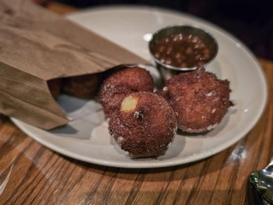 Les Cavistes | Bistro Bar à vin Boutique by null