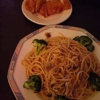 Fort St. George - Spaghetti w/ mushrooms & broccoli - Asian Fusion Near Me - Seattle, Washington Fort St. George - Spaghetti w/ mushrooms & broccoli - Asian Fusion Near Me - Seattle, Washington