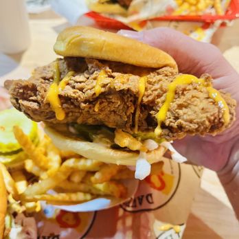 Dave's Hot Chicken - Chicken Shop Near Me - Wayne, New Jersey