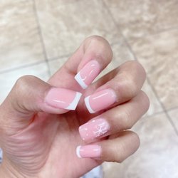Dalis Nails