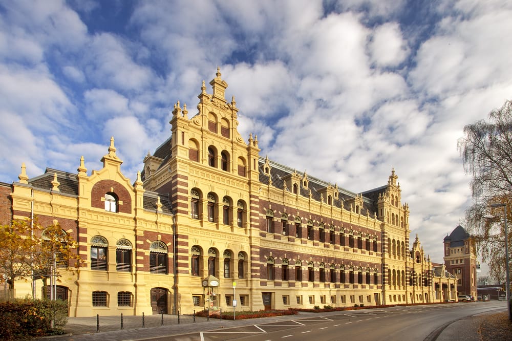 MCARTHURGLEN DESIGNER OUTLET Updated March 2024 32 Photos & 10