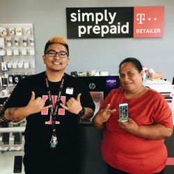 One Tech Wireless - Early morning customer!
Aunty came in to activate her brand new iPhone 7 on our Ultra Mobile plan!