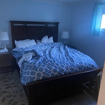 Netarts Surf Inn - Bedroom - Hotels Near Me - Tillamook, Oregon Netarts Surf Inn - Bedroom - Hotels Near Me - Tillamook, Oregon