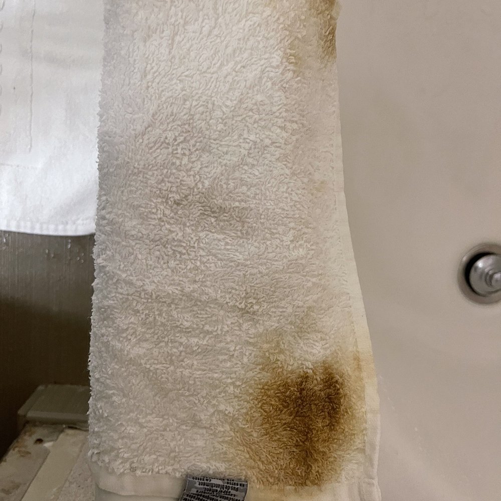 Comfort Suites Newark - Harrison - I had a plumbing issue with the spigot and put this rag over it so the water was hitting it. This is the result - Hotels Near Me - Newark, New Jersey Comfort Suites Newark - Harrison - I had a plumbing issue with the spigot and put this rag over it so the water was hitting it. This is the result - Hotels Near Me - Newark, New Jersey