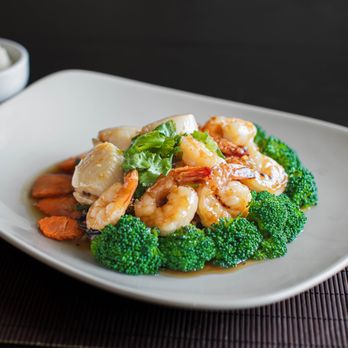 Barn Thai Restaurant - shrimp, broccoli, and carrots - Thai Near Me - Shelton, Connecticut