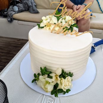 A Cake Life - Custom wedding cake - Bakeries Near Me - Honolulu, Hawaii