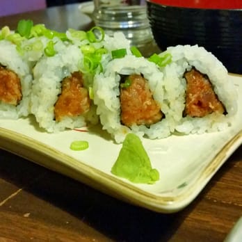 Maneki - Spicy Tuna Roll - Japanese Near Me - Seattle, Washington