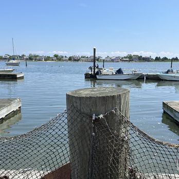 Lobster Landing - Seated right by water. - Seafood Markets Near Me - Clinton, Connecticut
