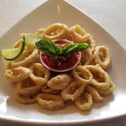 Romano's Restaurant - A calamari lightly brown yes how I like.