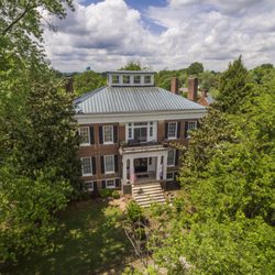 Bourbon Manor - Award-winning Bed & Breakfast Inn, located in Bardstown, KY - birthplace of Bourbon and voted America's Most Beautiful Small Town.