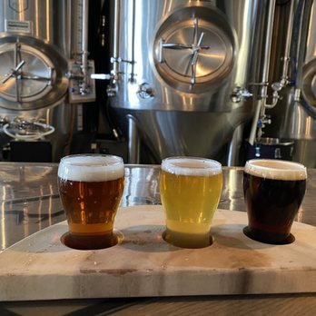 Heber Valley Brewing - three glasses of beer on a cutting board - Breweries Near Me - Heber City, Utah Heber Valley Brewing - three glasses of beer on a cutting board - Breweries Near Me - Heber City, Utah