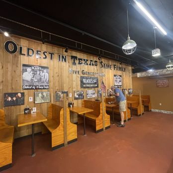 Black's Barbecue Lockhart - Barbeque Near Me - Lockhart, Texas