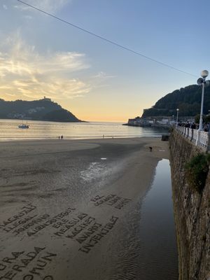 Beach of La Concha by null