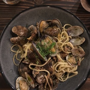 Taverna - Linguine con Vongole - Cocktail Bars Near Me - Kapalua, Hawaii Taverna - Linguine con Vongole - Cocktail Bars Near Me - Kapalua, Hawaii