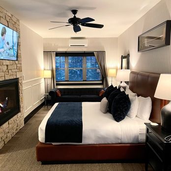 The Belfry House - Deluxe Room - Hotels Near Me - Delavan, Wisconsin The Belfry House - Deluxe Room - Hotels Near Me - Delavan, Wisconsin