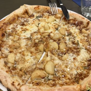 Fiasco On Main - Fig Rosemary and Garlic Pizza - Pizza Near Me - Walla Walla, Washington Fiasco On Main - Fig Rosemary and Garlic Pizza - Pizza Near Me - Walla Walla, Washington