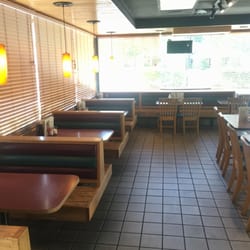 Skid's Restaurant - More interior, seating