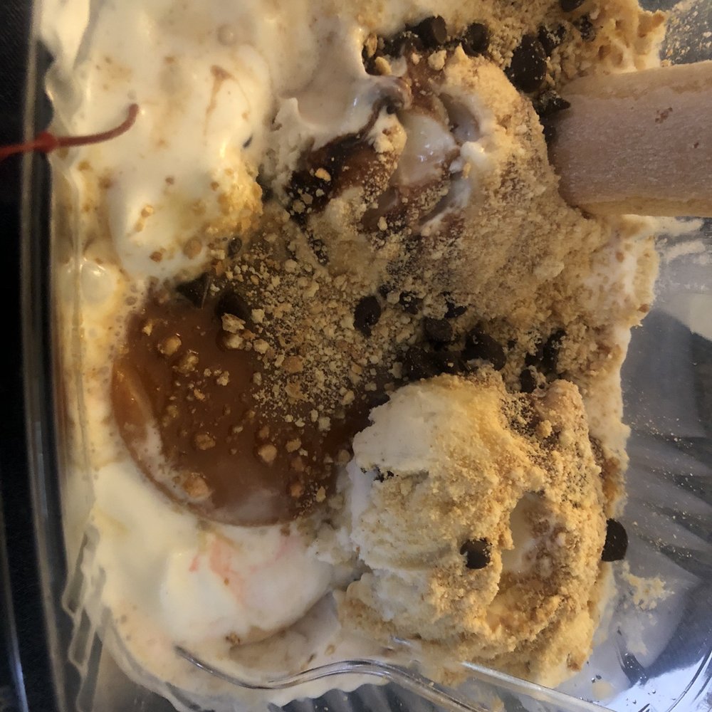 Polo Norte - a blender filled with ice cream and toppings - Pizza Near Me - Hialeah, Florida Polo Norte - a blender filled with ice cream and toppings - Pizza Near Me - Hialeah, Florida