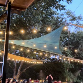 Dainty Dillo - Beer Bar Near Me - Austin, Texas