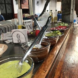 Tacos Sahuayo - Salsa bar