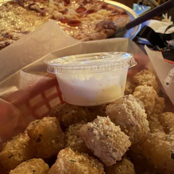 Renshaw Lounge - Garlic parm tatertotssss with ranch was absolutely amazing ! - Pizza Near Me - Clawson, Michigan