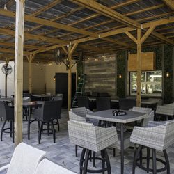 Low Ball Louie's Cigars - Outside patio