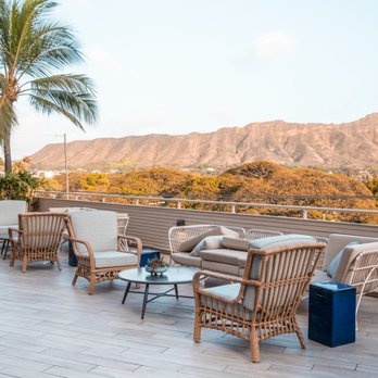 Deck. - Beautiful outdoor seating area - Hawaiian Near Me - Honolulu, Hawaii