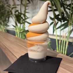 Bôn Tea House - Thai tea and sweet milk twist