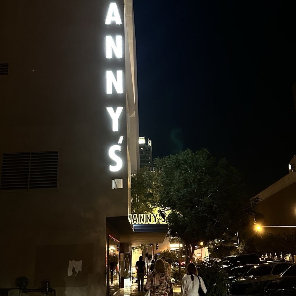 Hanny's - Lounges Near Me - Phoenix, Arizona
