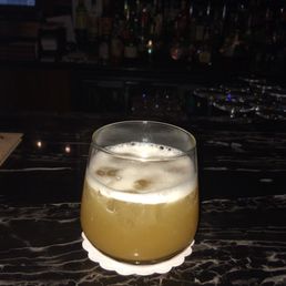 Whisky sour with old grandad rye