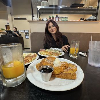 Bitzy’s Kitchen - Environment - Breakfast & Brunch Near Me - Westminster, California Bitzy’s Kitchen - Environment - Breakfast & Brunch Near Me - Westminster, California