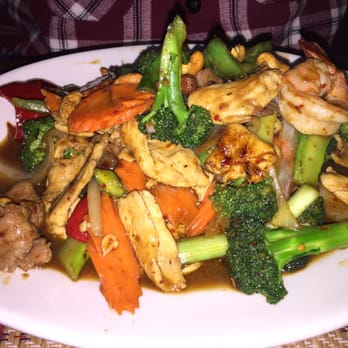 Tuk Tuk - Chicken and beef with mixed veggies - Thai Near Me - Portland, Oregon