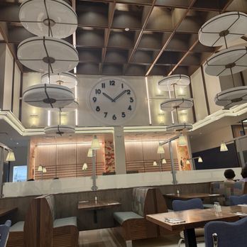 Around The Clock - Nice decor - Diners Near Me - East Rutherford, New Jersey