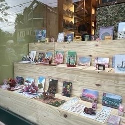 Hanji Gifts - Beaches window display summer 2024