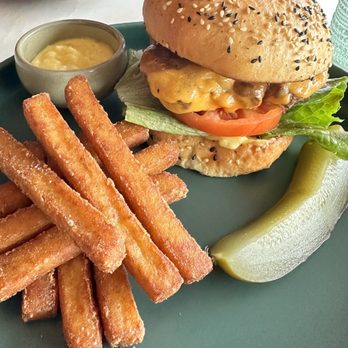 Glass Kitchen - GK Burger - Breakfast & Brunch Near Me - Markham, Ontario