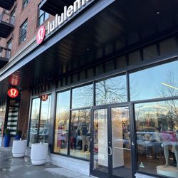 Lululemon - Storefront