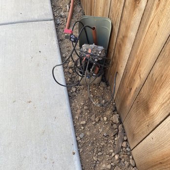 Frontier Internet - Exposed utility box. No lid. - Telecommunications Near Me Frontier Internet - Exposed utility box. No lid. - Telecommunications Near Me