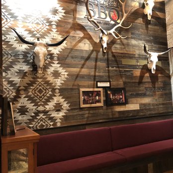 Ruby Red's BBQ - Decor - Barbeque Near Me - La Habra, California