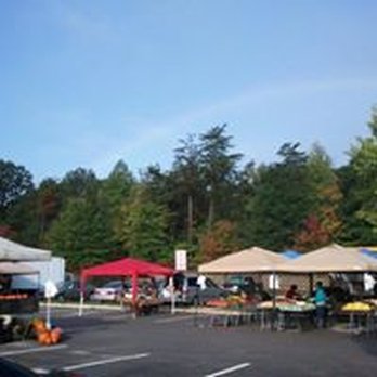 Lorton Farmers Market - a lot of vendors - Farmers Market Near Me - Lorton, Virginia