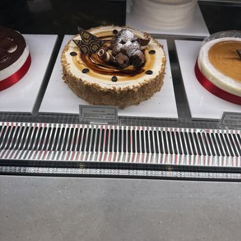 Paris Baguette - Just some of the cakes on display - Bakeries Near Me - Huntington, New York Paris Baguette - Just some of the cakes on display - Bakeries Near Me - Huntington, New York