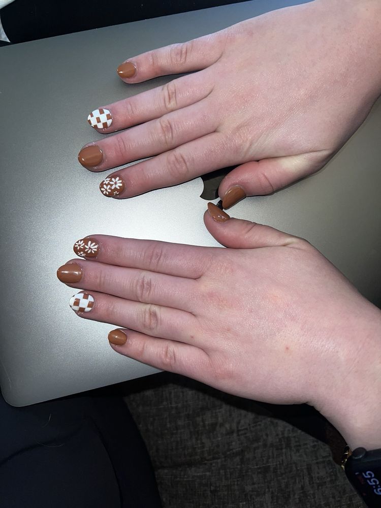 Tila Nails Logo