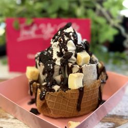 Lizzie's Rolled Ice Cream - Waffle bowl
