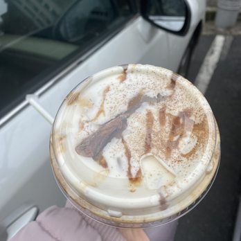 Cafe Comma - Iced Apple Spice Lattee - Coffee & Tea Near Me - Atlanta, Georgia