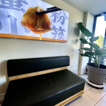 KungFu Kitchen - waiting area - Chinese Near Me - Brookline, Massachusetts KungFu Kitchen - waiting area - Chinese Near Me - Brookline, Massachusetts