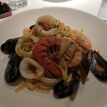Shaw's Crab House - Seafood Fettuccine - Seafood Near Me - Chicago, Illinois Shaw's Crab House - Seafood Fettuccine - Seafood Near Me - Chicago, Illinois